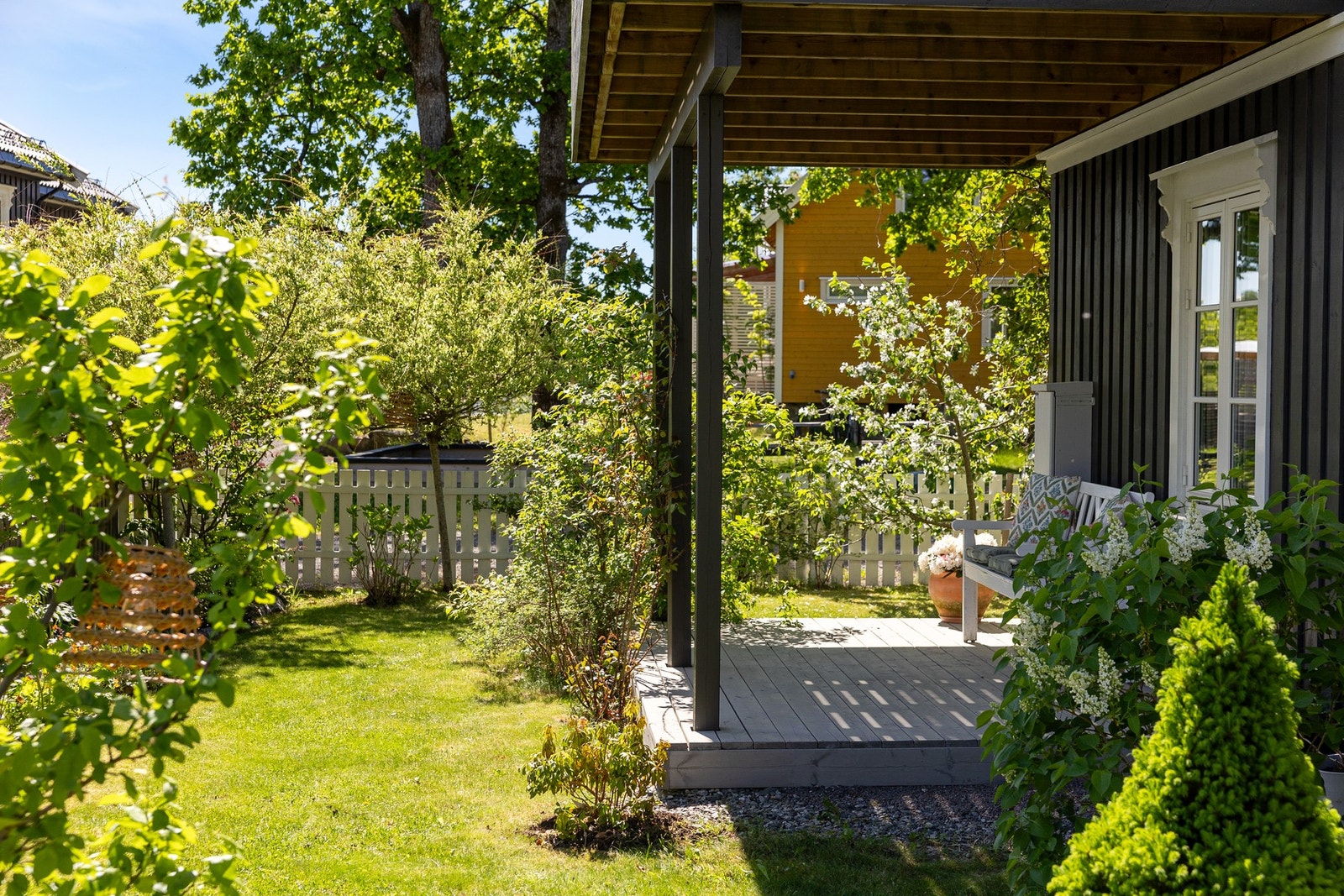 Flere uteplasser gir gode muligheter for å finne både sol og skygge gjennom dagen. Galleribilde