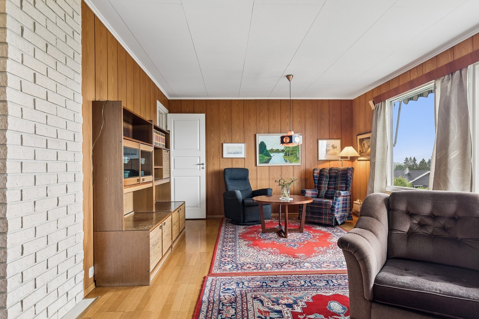 Stuen har gode innredningsmuligheter. Galleribilde