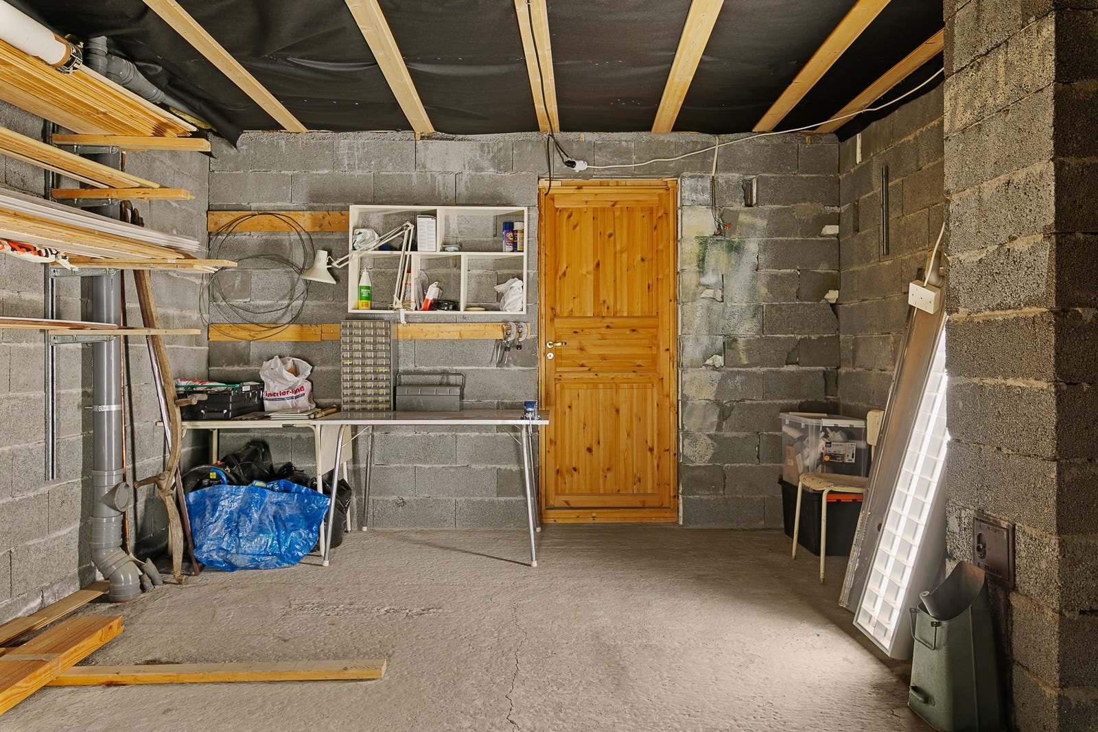 Stort kjellerrom/bod Galleribilde