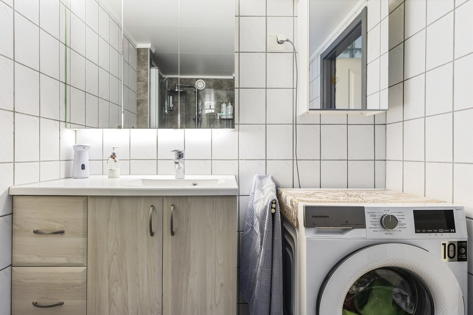I gulvet er det lagt behagelige varmekabler. Ventilasjon skjer via mekanisk avtrekk. Galleribilde
