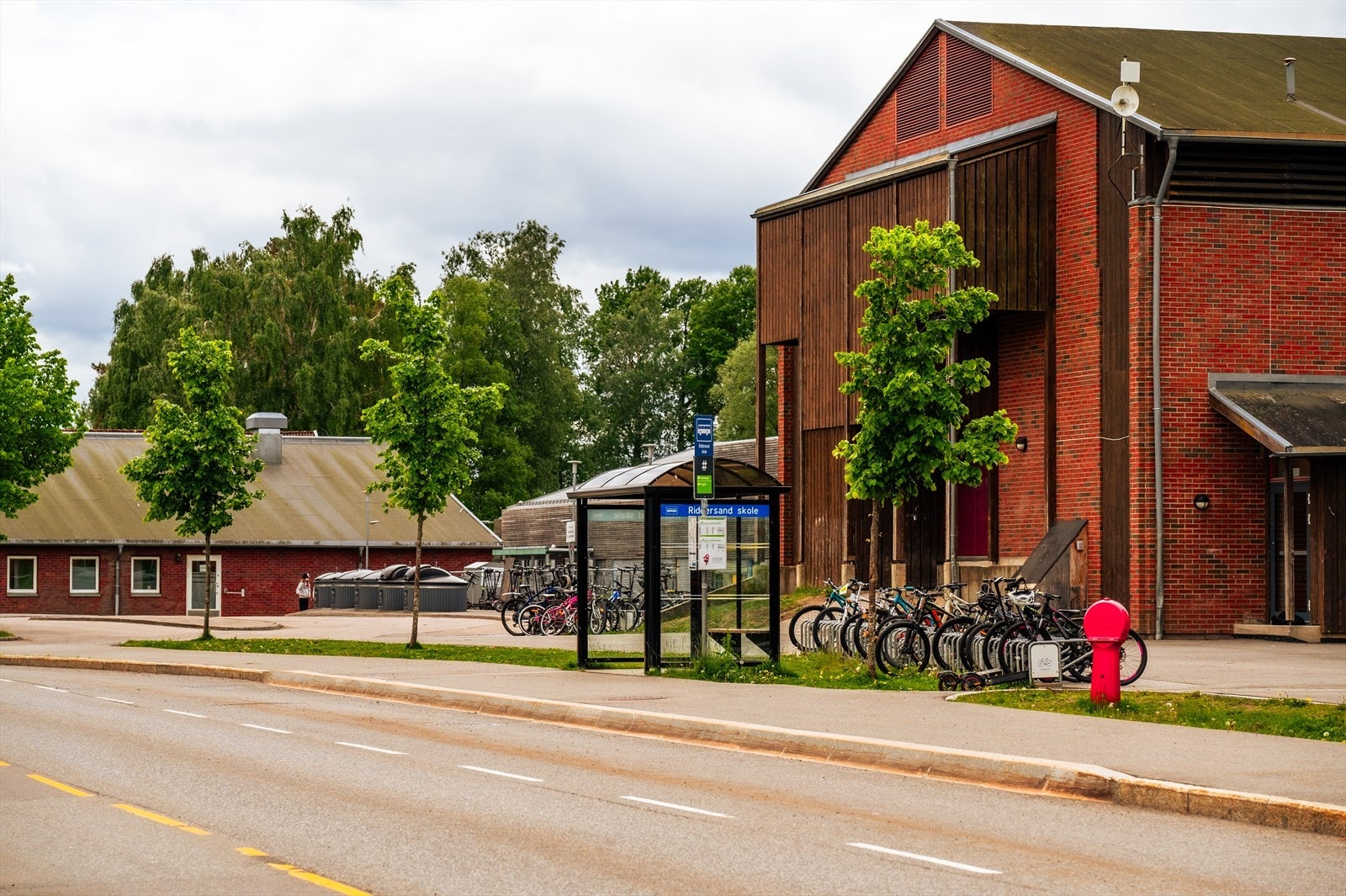 Nærmeste busstopp er Riddersand skole som ligger ca. 300 meter unna leiligheten. Galleribilde