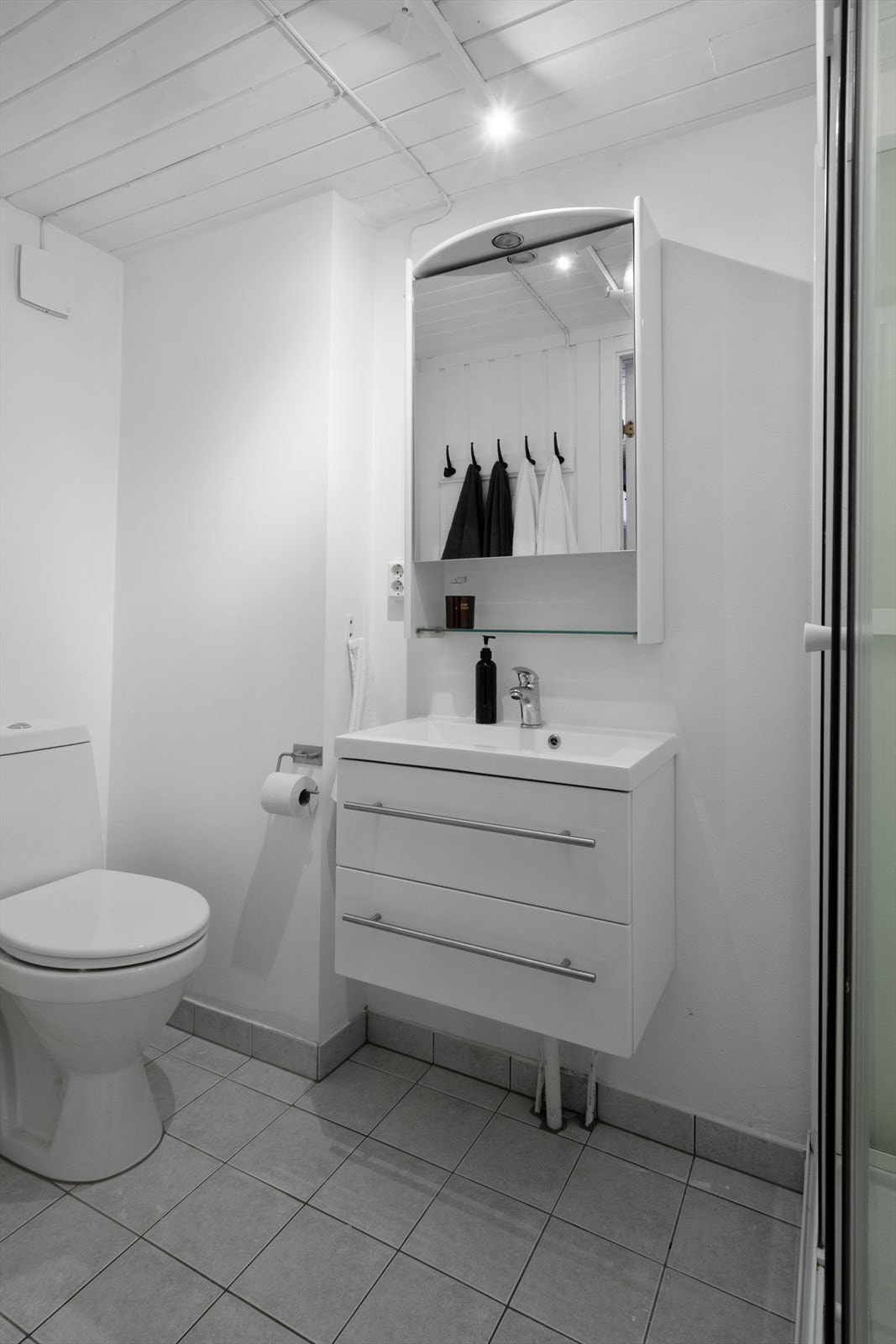 Badet i kjelleren har elektrisk gulvvarme. Galleribilde