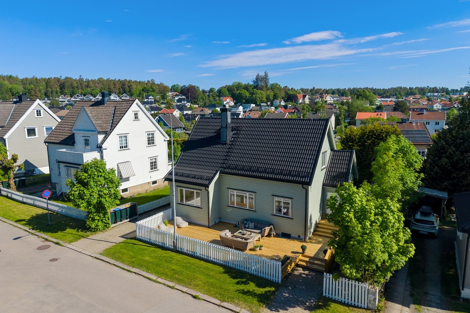 Eiendommen ligger i et etablert og rolig boligområde i Tønsberg. Galleribilde