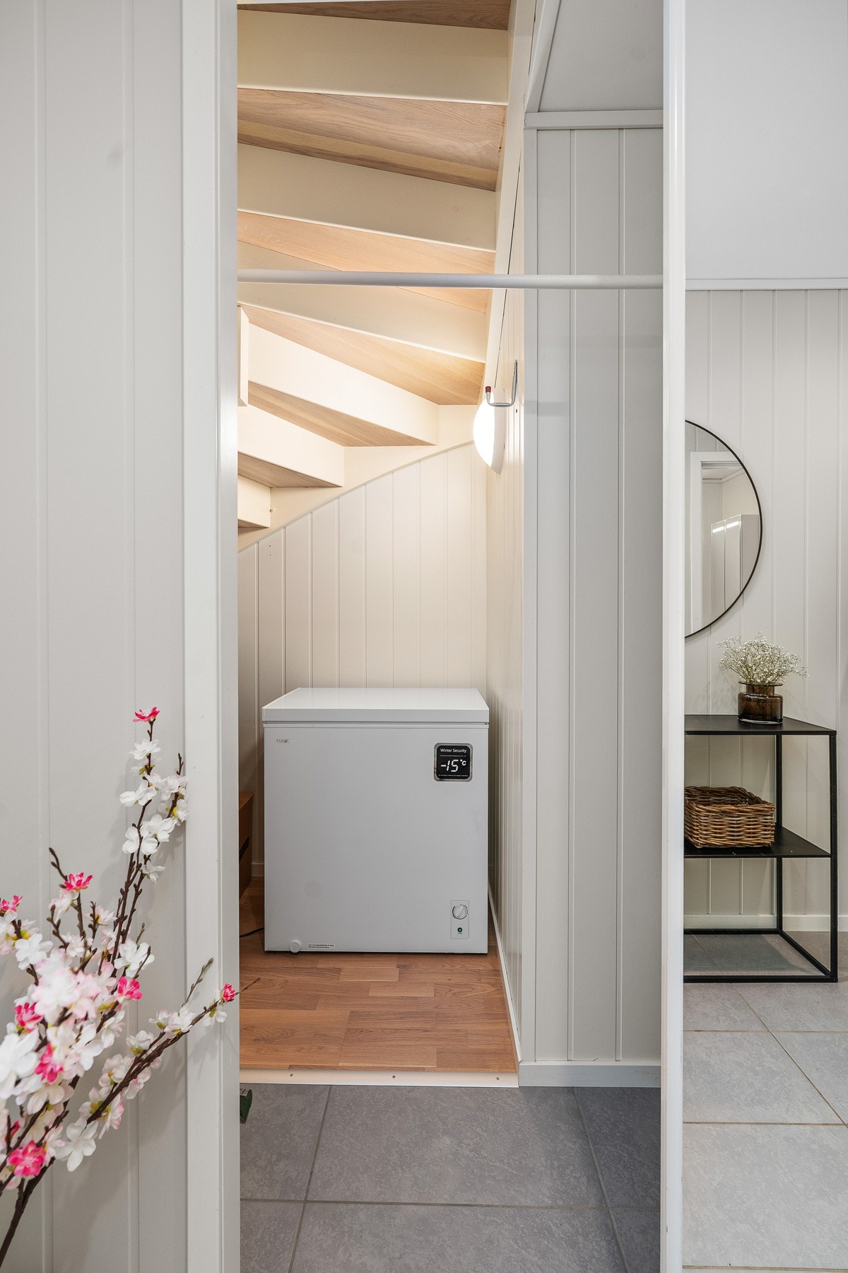 Under trappen er det ordnet en bod hvor man kan ha fryser Galleribilde