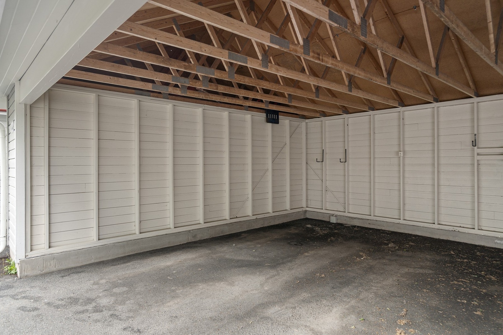 Tilhørende carport med mulighet for montering av ladeboks (på egen regning) Galleribilde