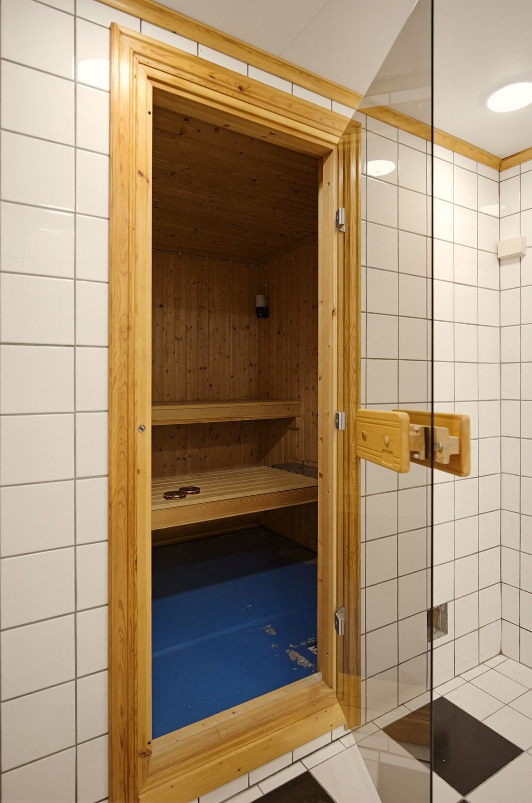 Glassdør inn til badstuen. Galleribilde