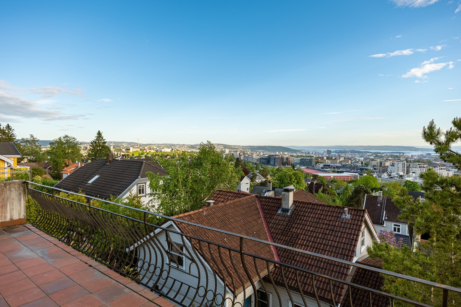 Utsikt over Grefsens veletablerte villabebyggelse. Galleribilde