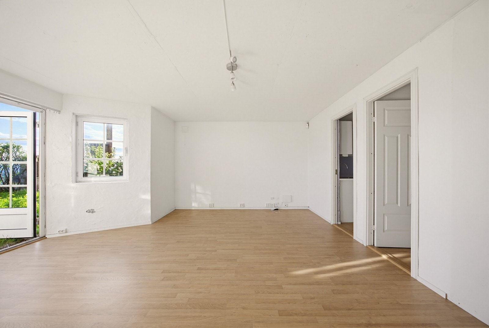 Fra dette rommet er det adkomst til de øvrige rommene i enheten. Galleribilde