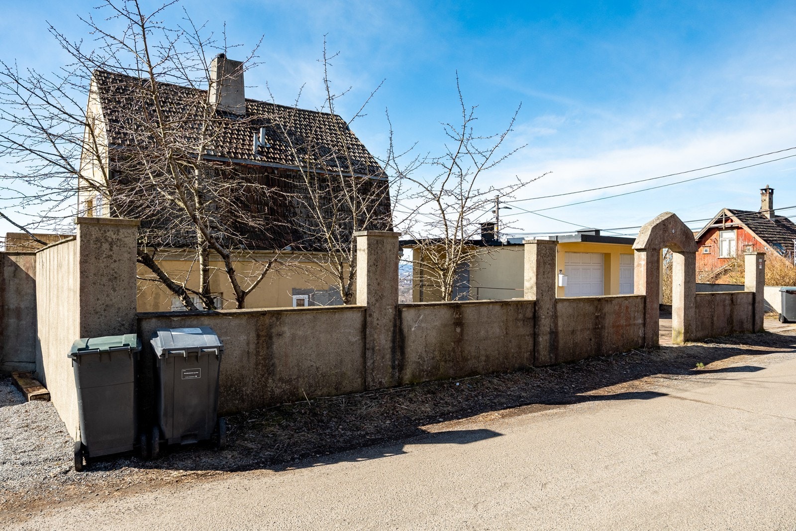 Eiendommen ligger i et etablert og rolig boligområde på Grefsen. Galleribilde
