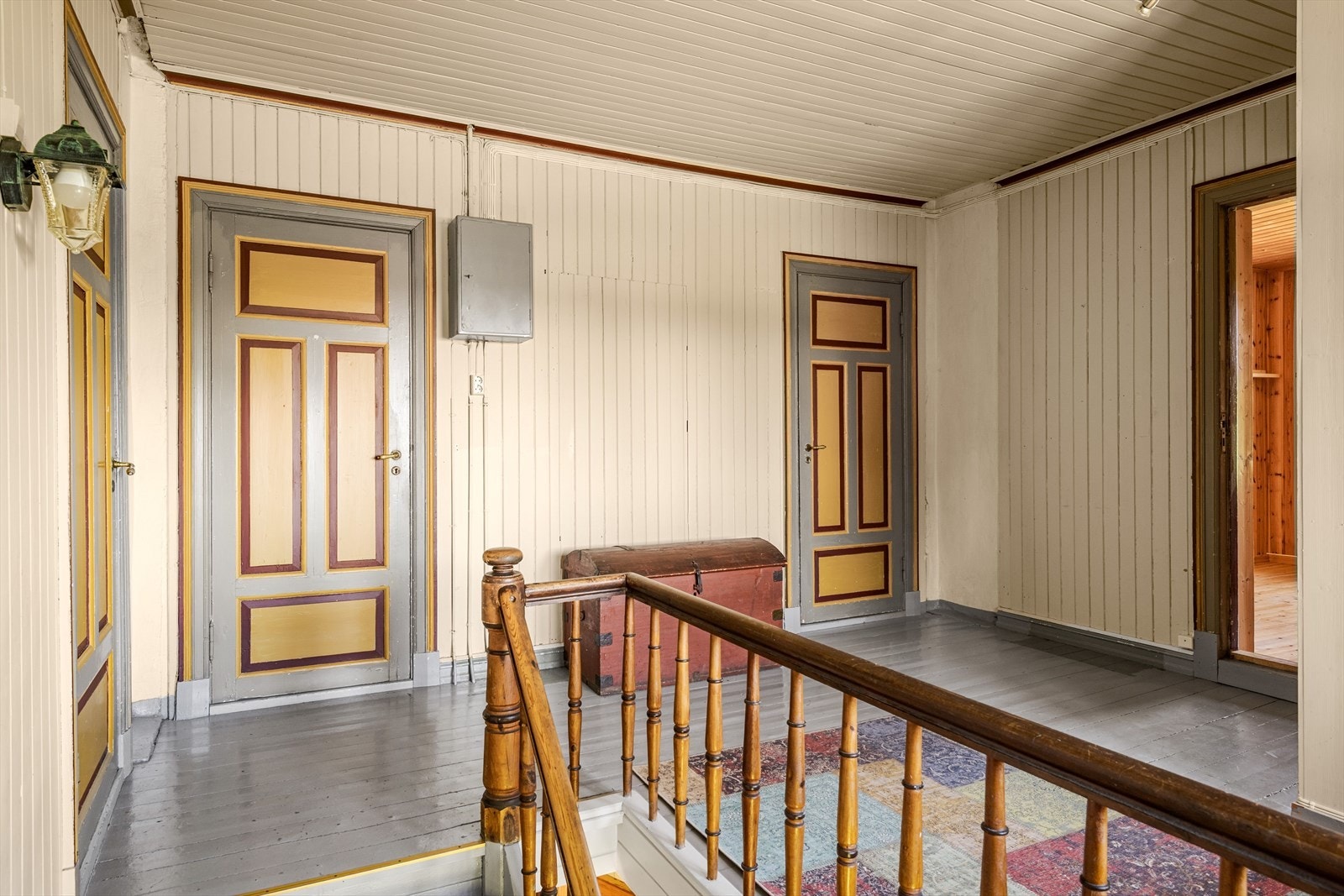 I 2. etasje møtes du av enda en hall med god plass og takhøyde. Galleribilde