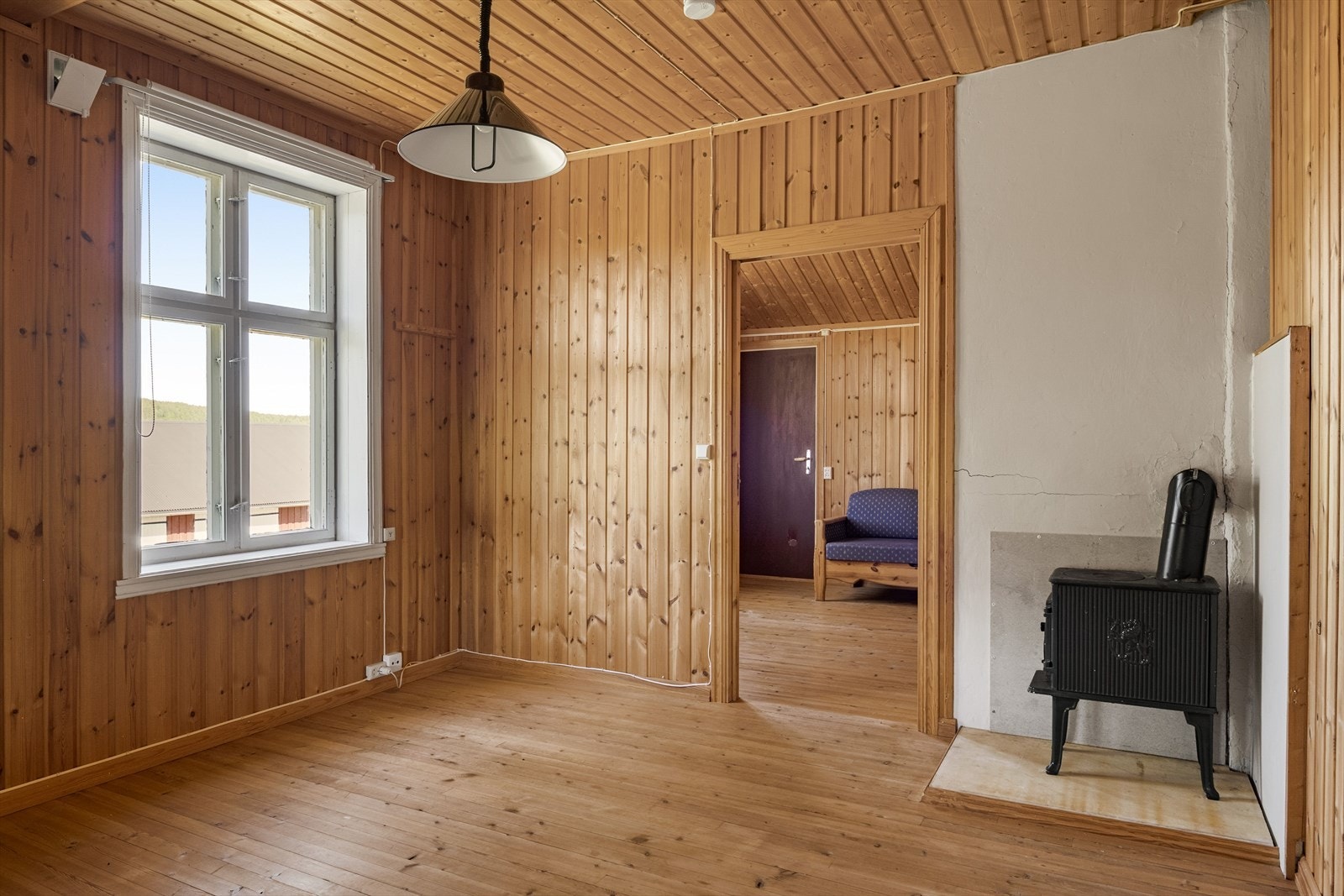 Det er opplyst om fyringsforbud på to vedovner i 2. etasje. Galleribilde