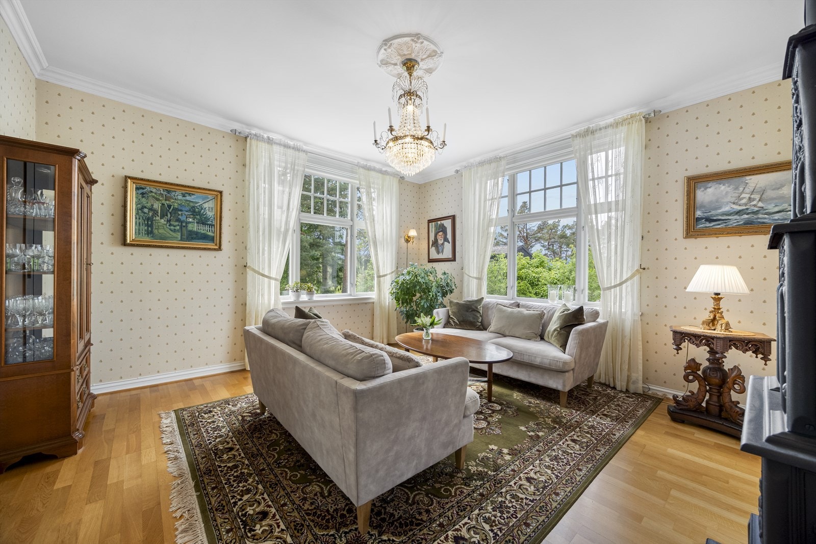 Klassisk 20 talls byvilla "Villa Haugen" i sentrumsnære og særdeles solrike omgivelser på nydelig hagetomt Galleribilde