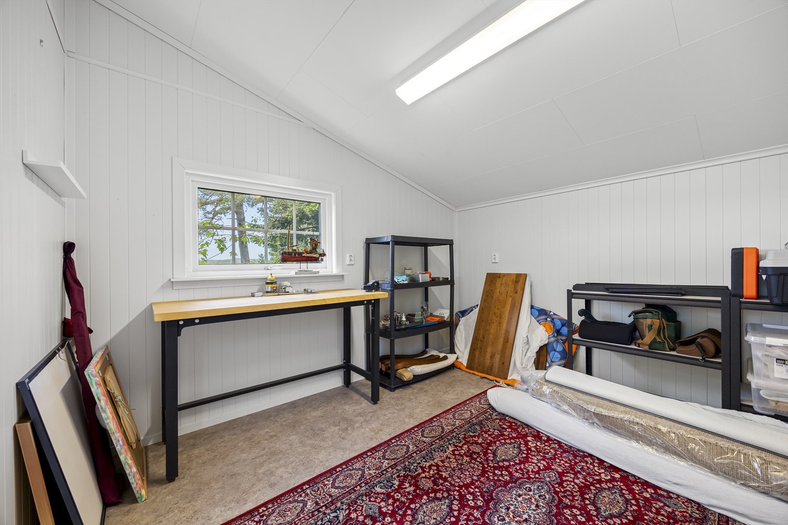 Hobbyrom i hageboden. Galleribilde