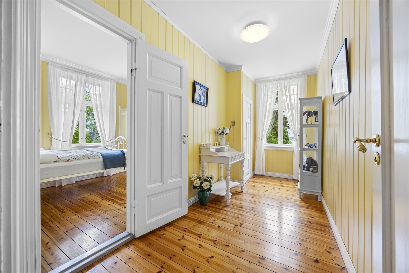 Soverom og kontor/soverom eller loftstue (tidligere ett stort soverom). Galleribilde