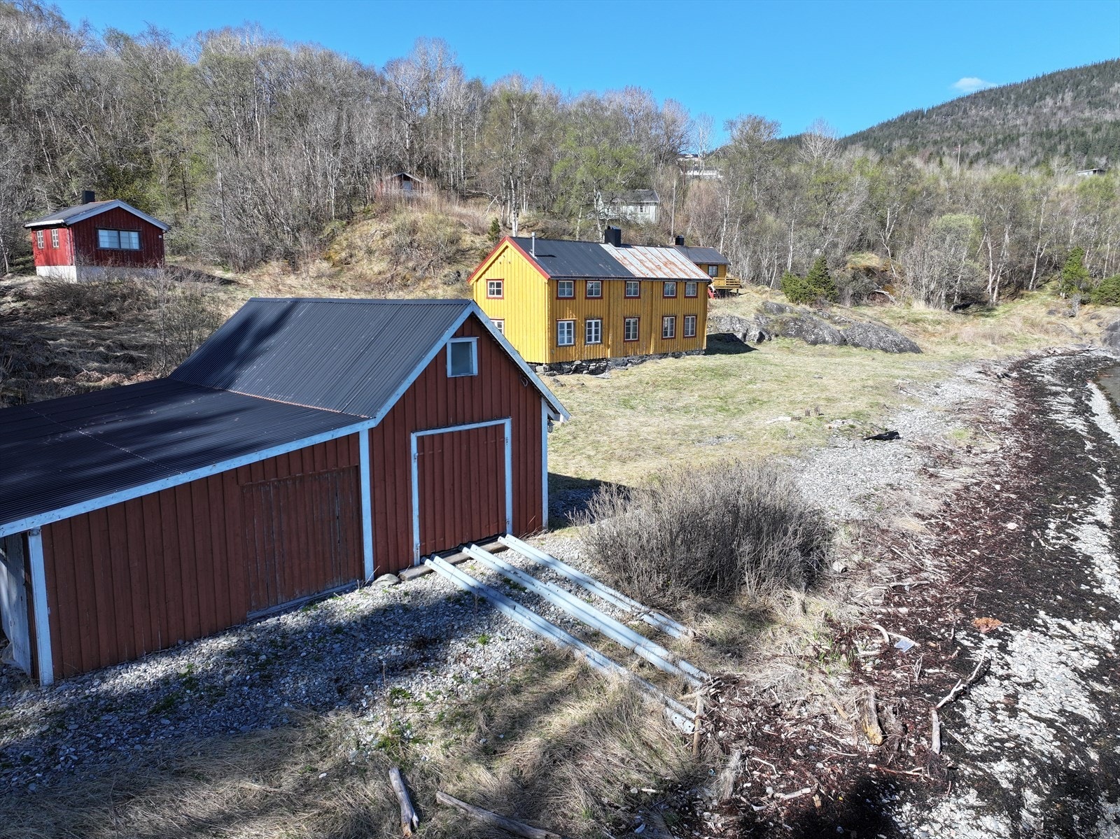 Med sine 67 m² gir naustet rikelig med plass til oppbevaring av utstyr og sjørelaterte eiendeler. Galleribilde
