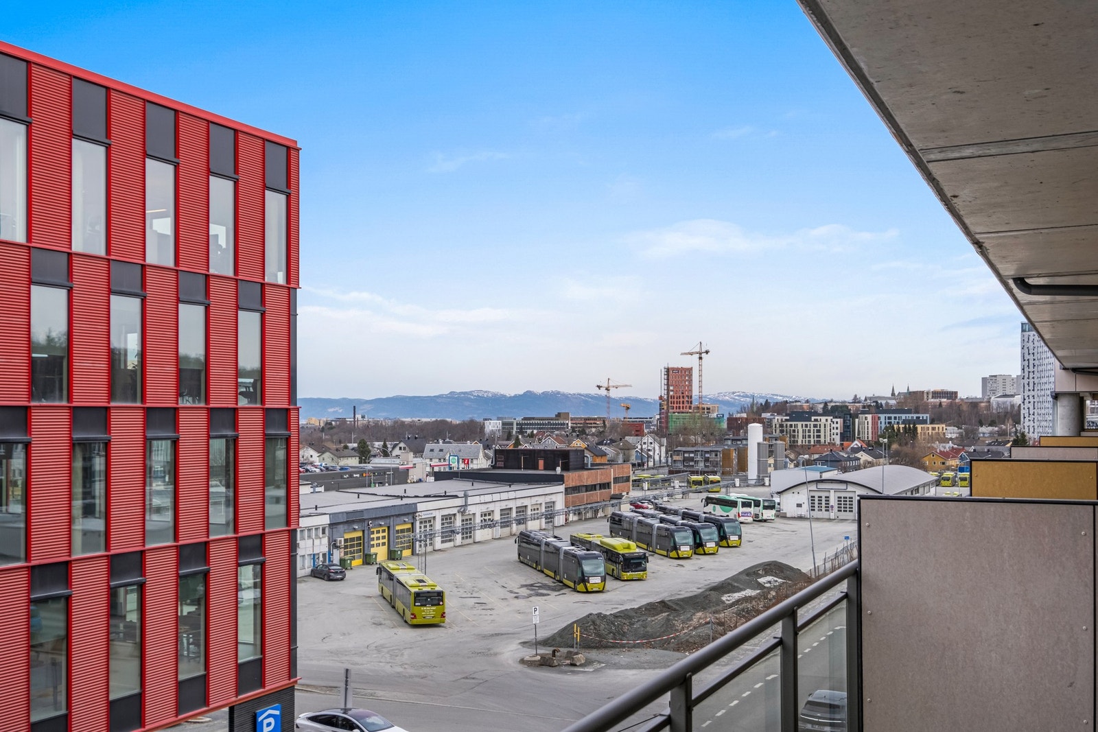 Utsikt fra balkongen mot Trondheim sentrum Galleribilde