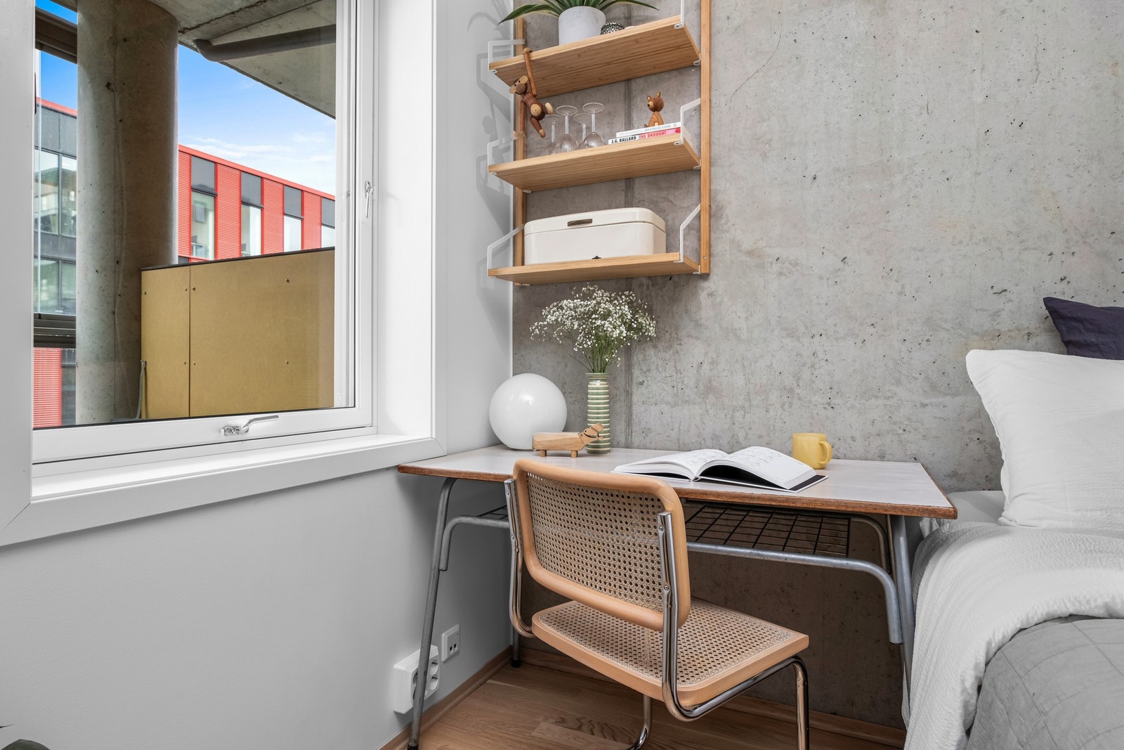 Selger har ordnet et smarte løsninger slik at man får et eget "soverom", samt plass til kontorpult Galleribilde