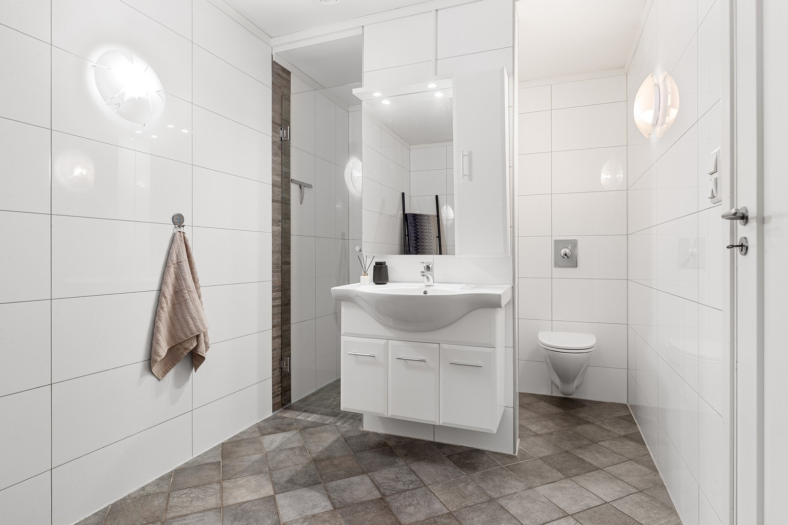 Badet er flislagt Galleribilde