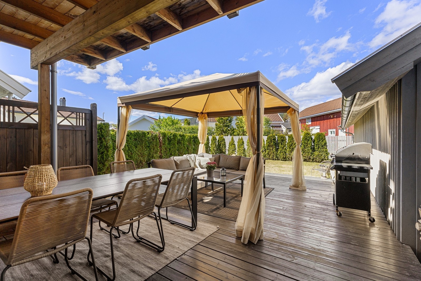 Terrasse området, delvis overbygd Galleribilde