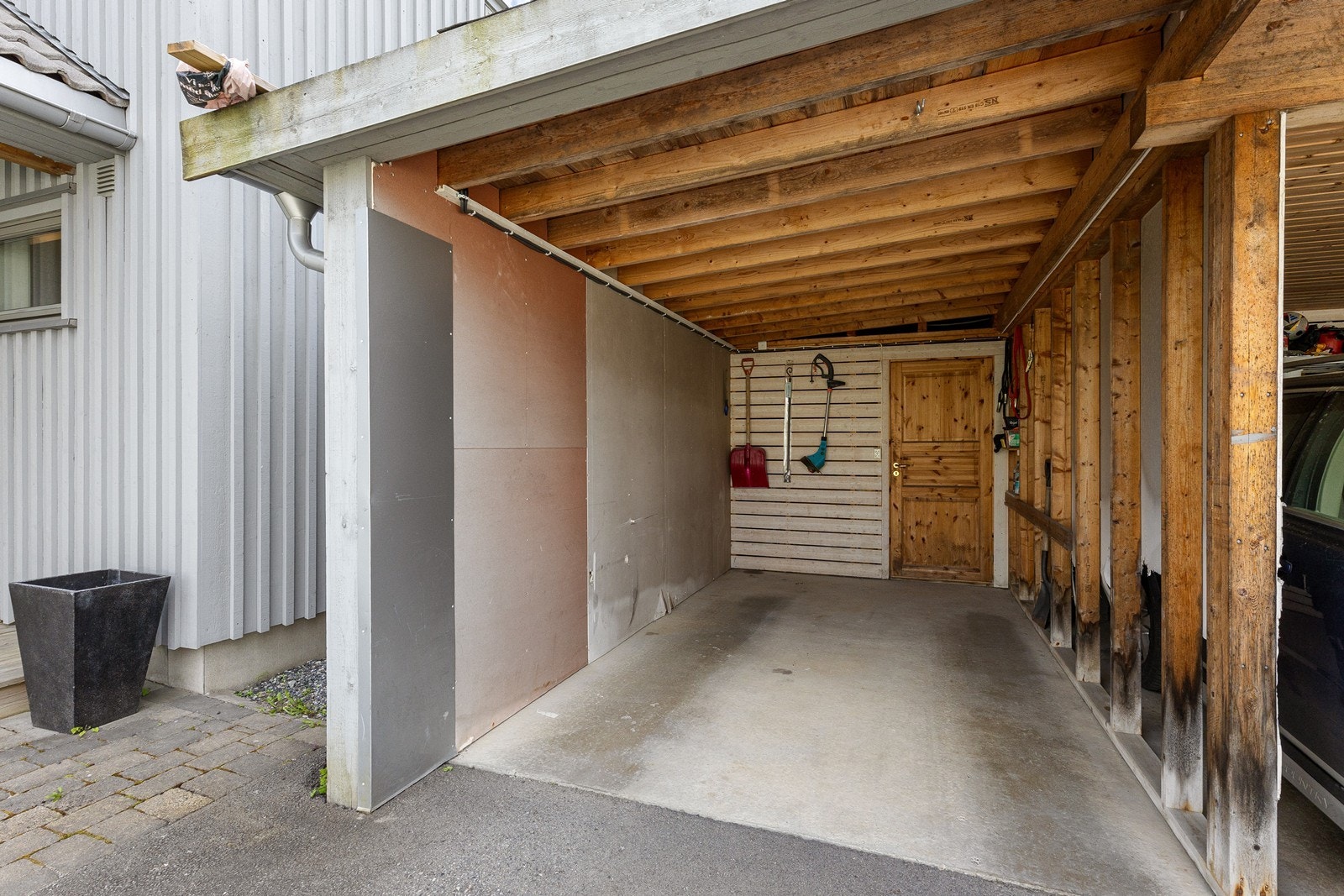 Carport med bod i bak! Galleribilde