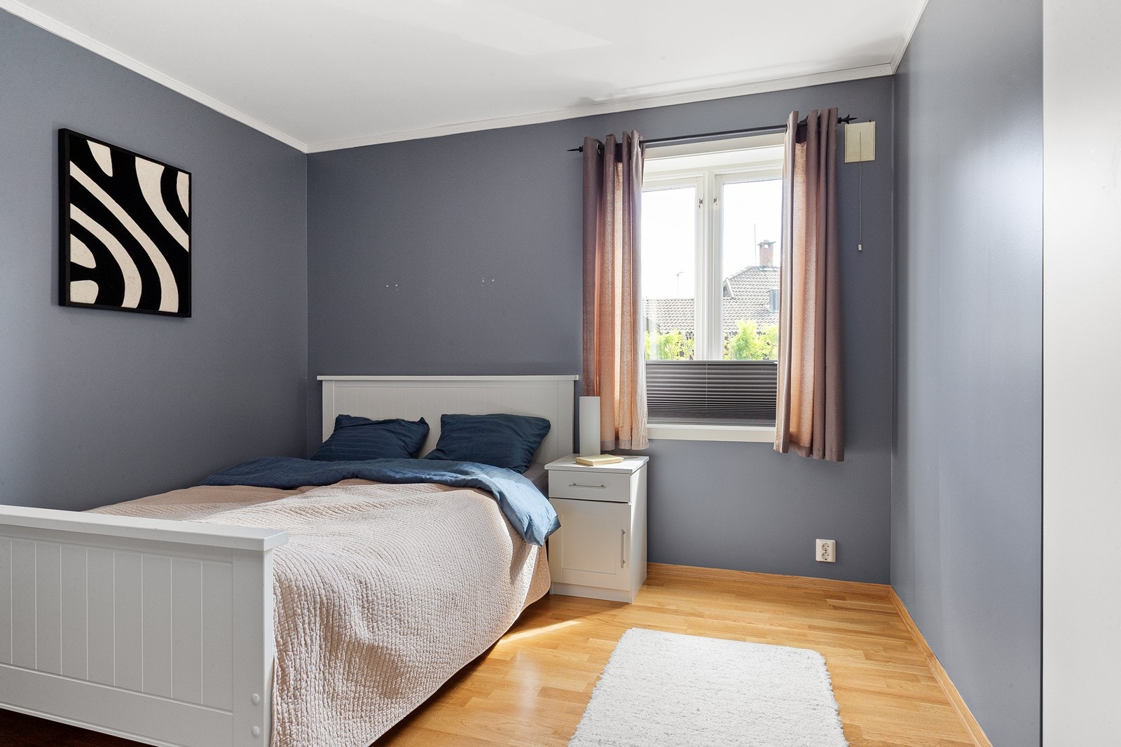 Det er 3 soverom i denne bolig, alle med god plass Galleribilde