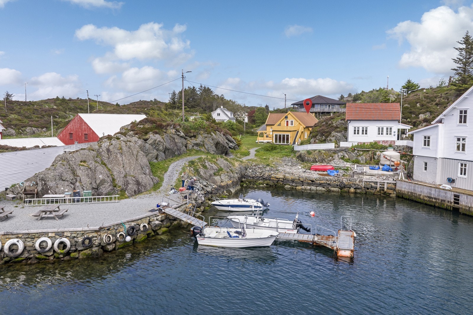 Båtplassen er like ved hytten. (båtplassen er leid) Galleribilde