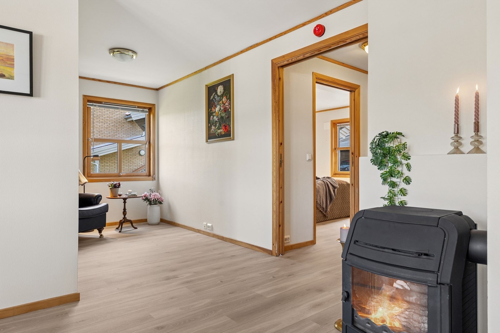 Leiligheten er gjennomgående lys og har nye laminatgulv. Galleribilde