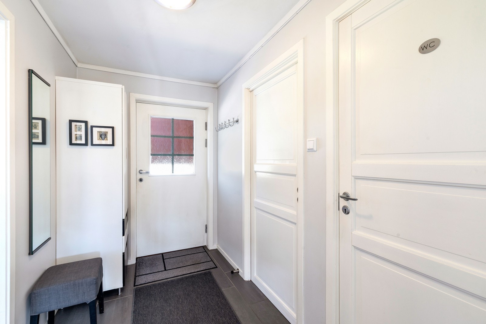 Gang med oppbevaringsmuligheter Galleribilde