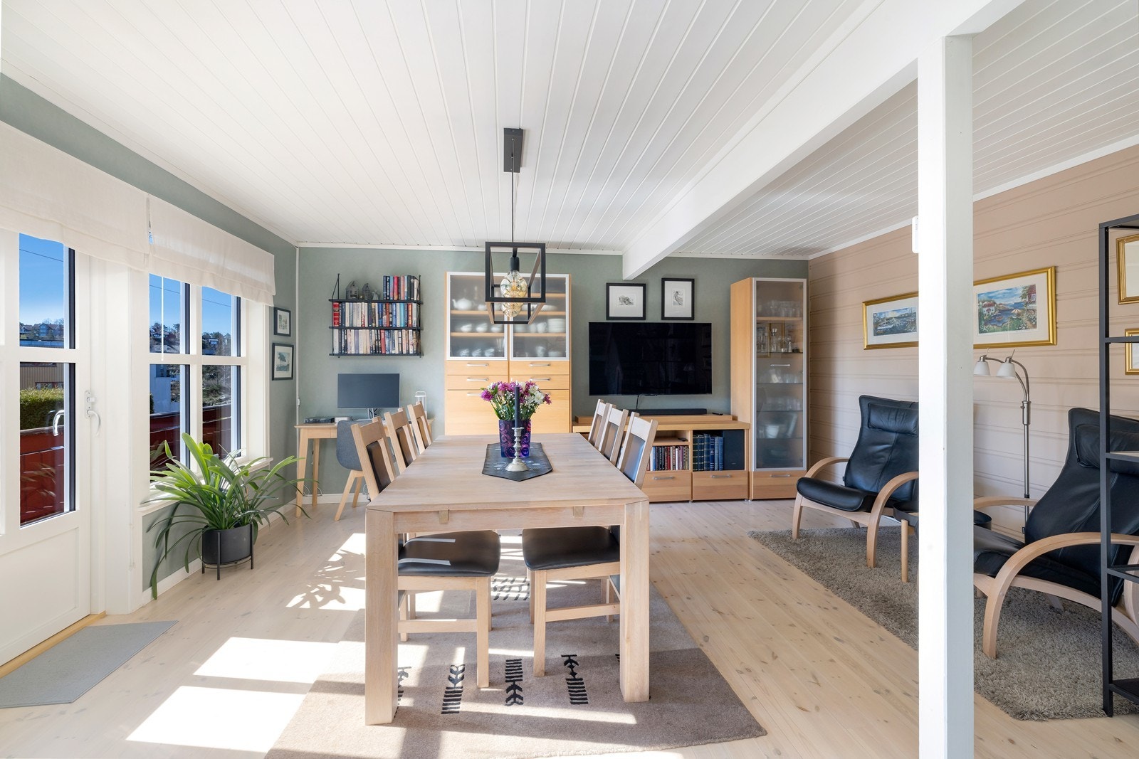 God plass til spisebord i stue Galleribilde