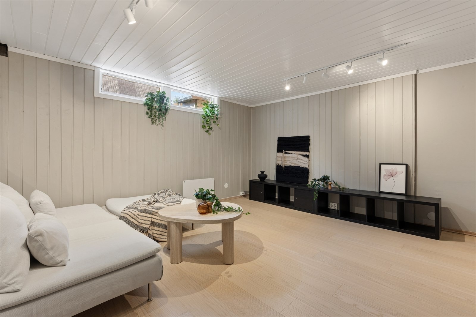 Kjellerstuen er et fleksibelt rom med flere bruksmuligheter, perfekt med barn eller ungdommer i huset. Galleribilde