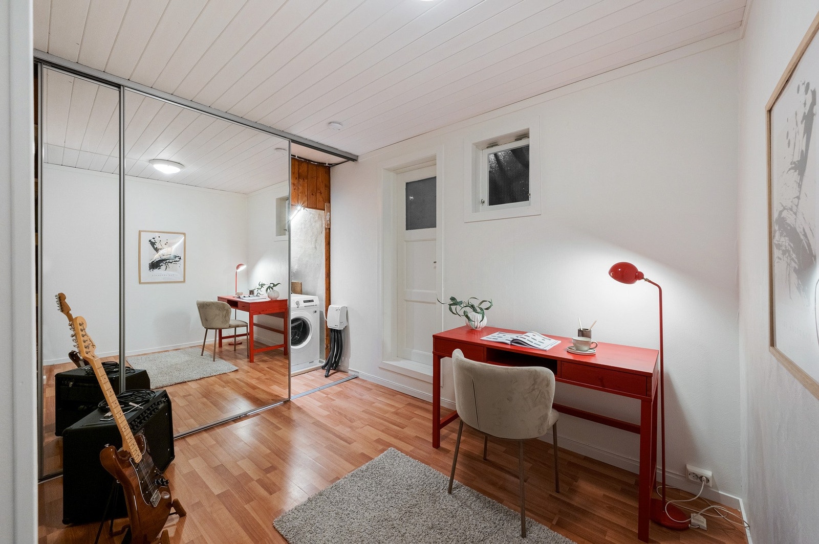 Kjellerrom innredet som kontor og kan også brukes som kjellerstue Galleribilde