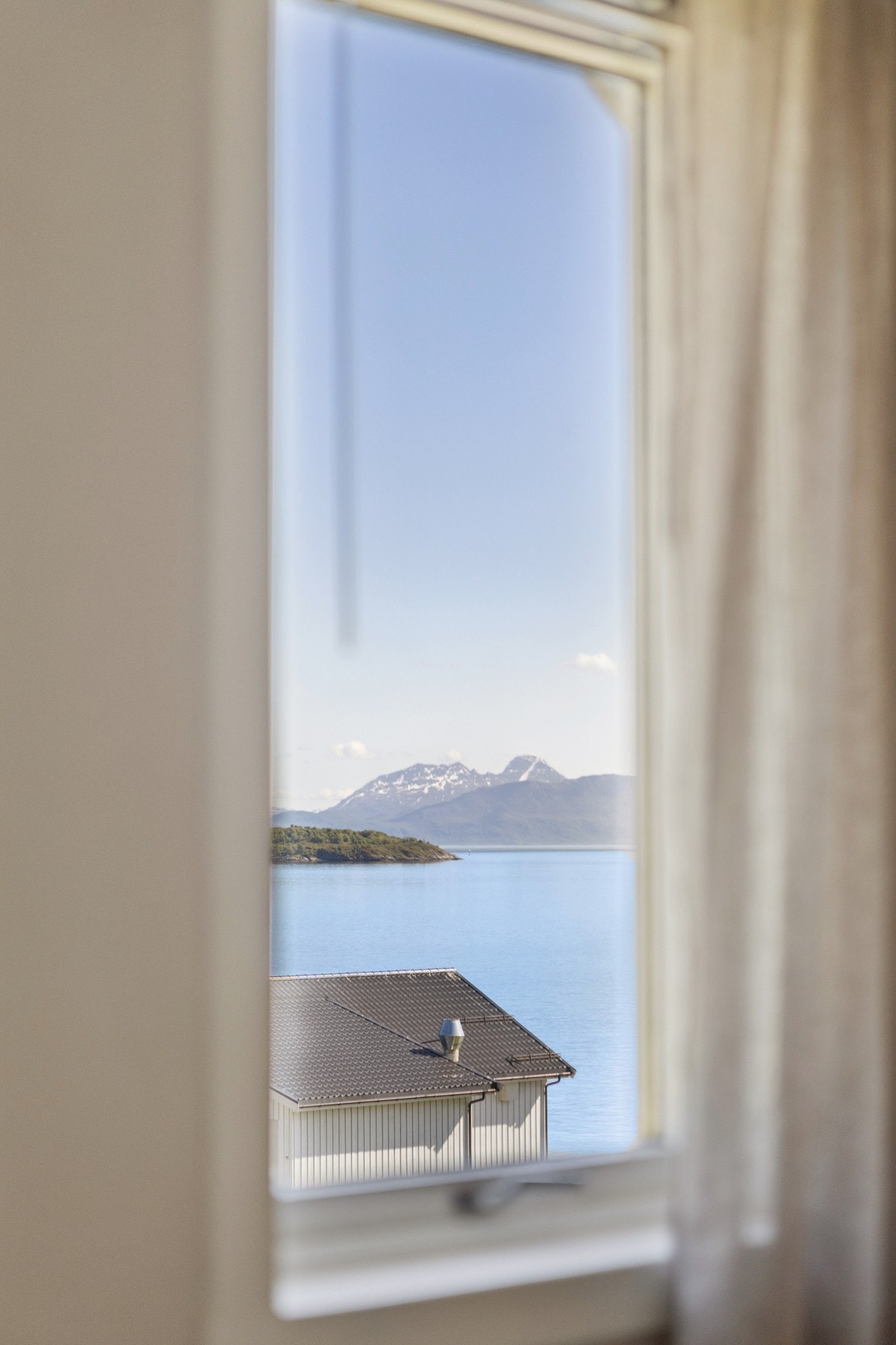 Utsikt fra et av vinduene i andre etasje. Galleribilde