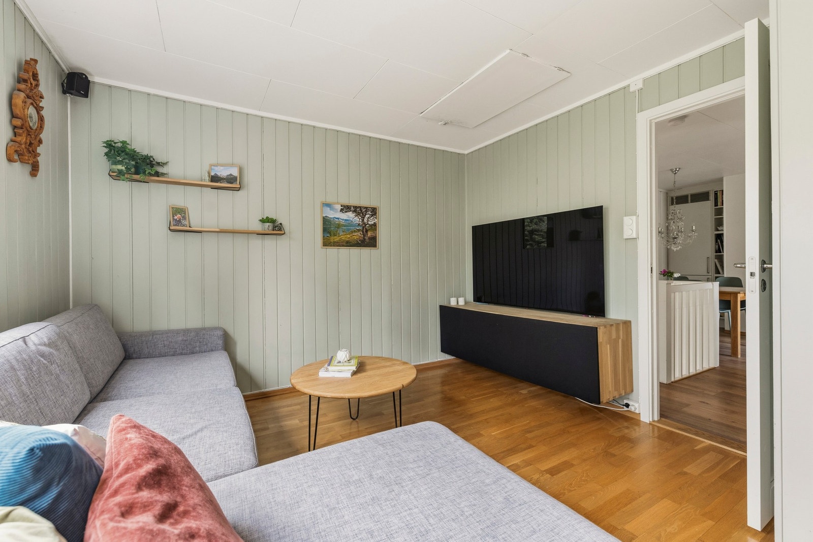 Boligen har en utforming som gir flere valgmuligheter. Dette rommet kan brukes som et soverom, eller som en stue. Galleribilde