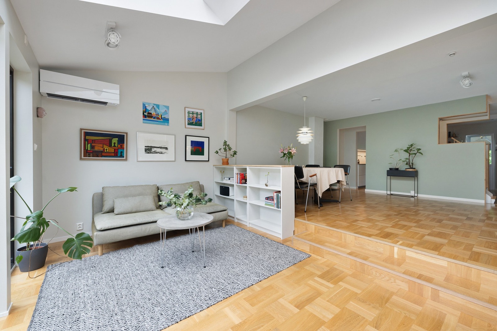 Her har du plass til en sofaseksjon, tv-møblement m.m. Galleribilde