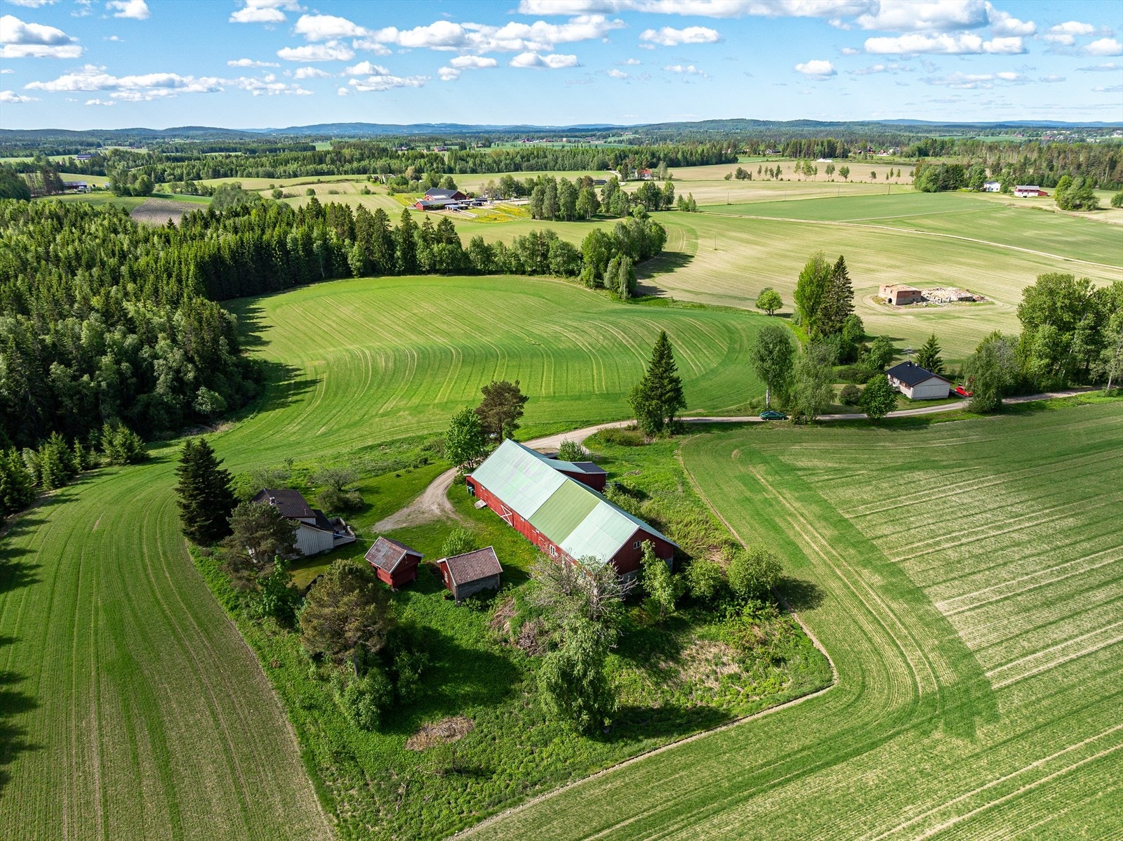 I nærheten av eiendommen ligger Birkely aktivitetsgård. Galleribilde