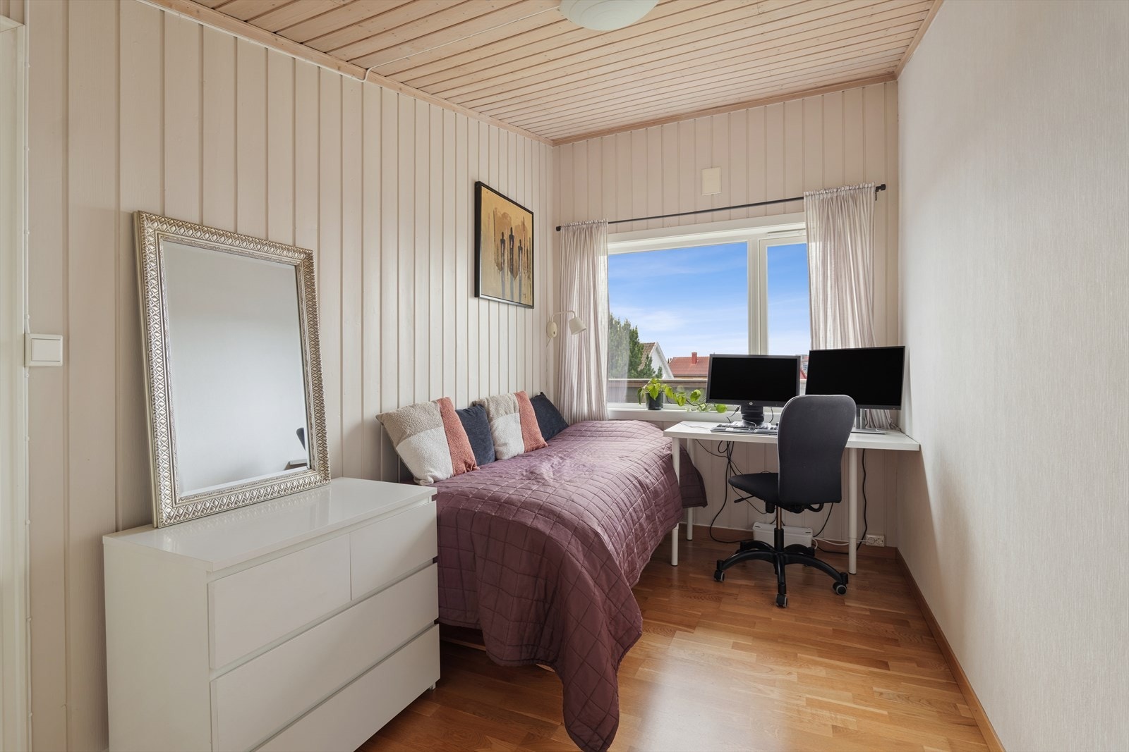 Soverom nr to perfekt som barnerom eller gjesterom/kontor Galleribilde