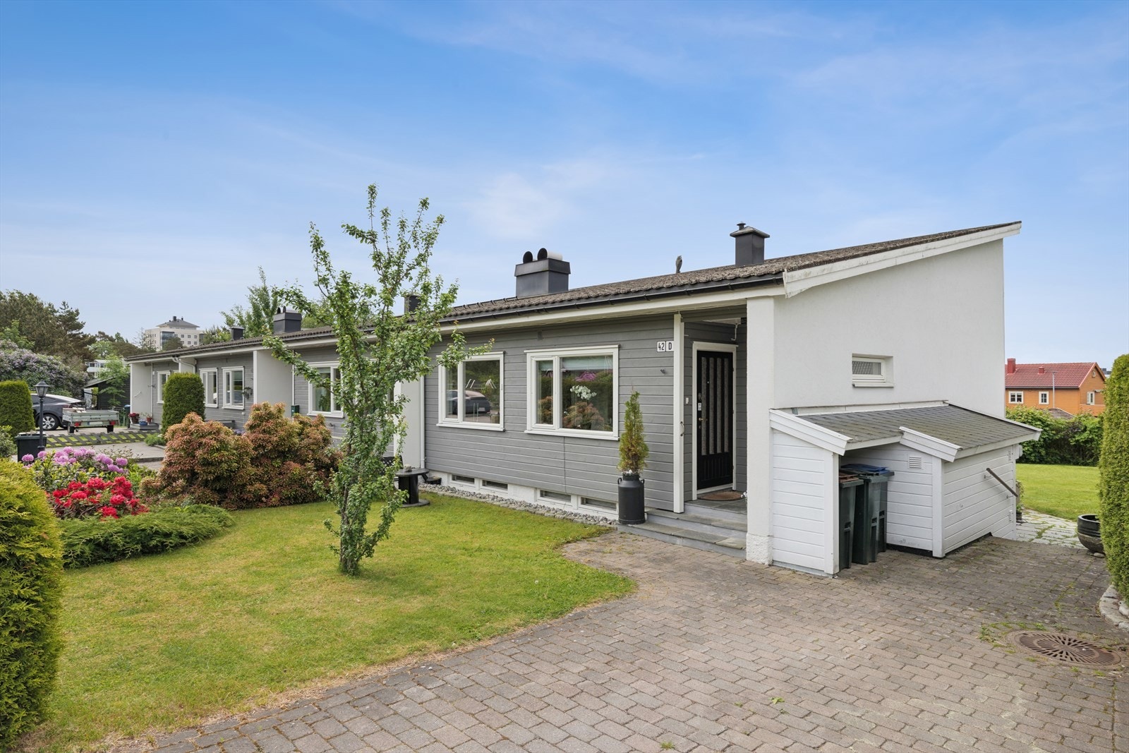 Pent opparbeidet fremside av boligen Galleribilde