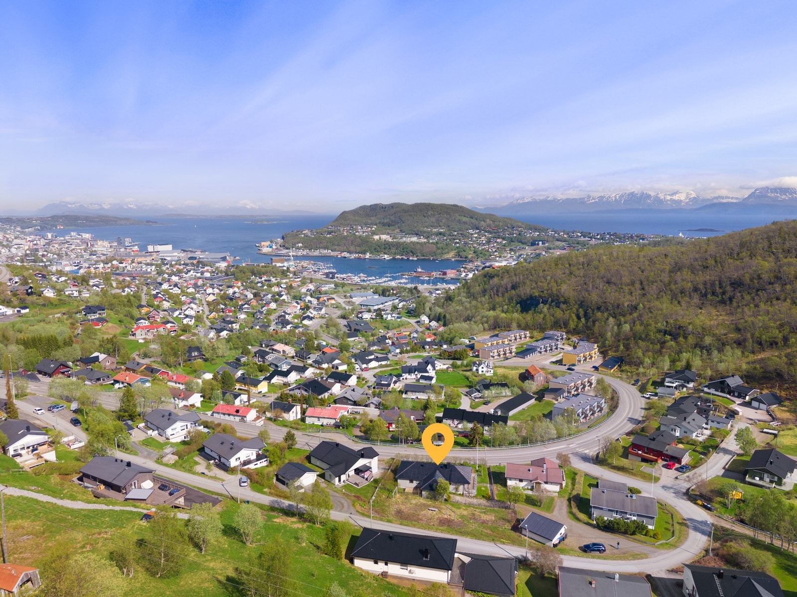 Høyt og skjermet med utsikt, gode solforhold og nærhet til marka! Galleribilde