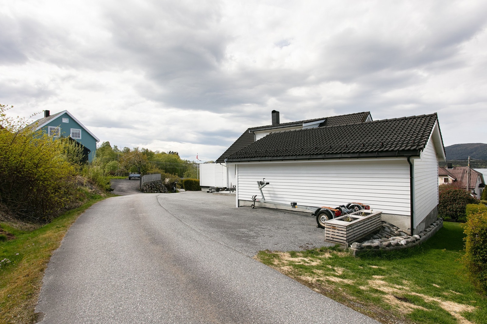Ekstra biloppstillingsplass ved garasjen Galleribilde