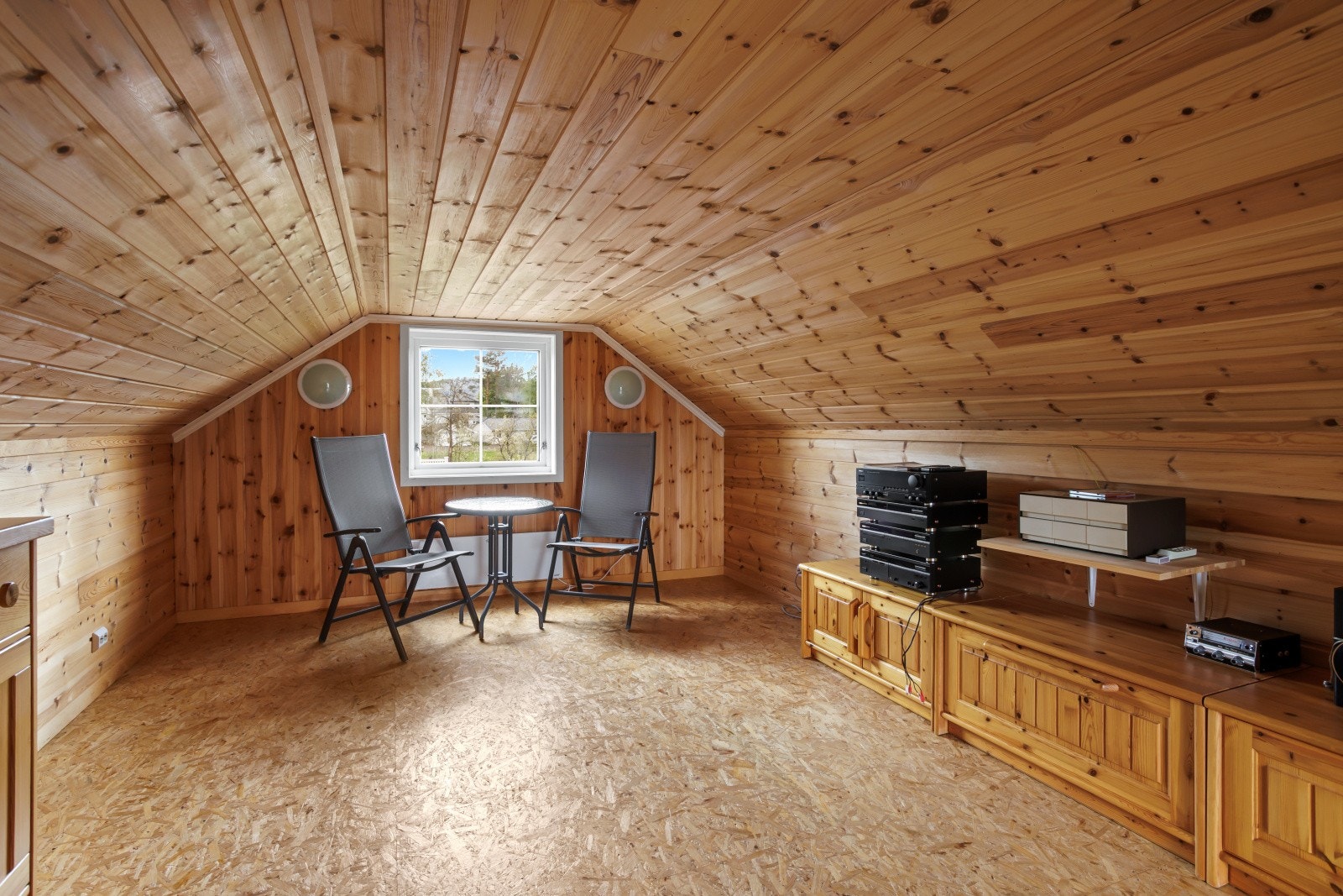 Loft i garasjen fra 2003 ( Ikke godkjent til oppholdsrom) Galleribilde