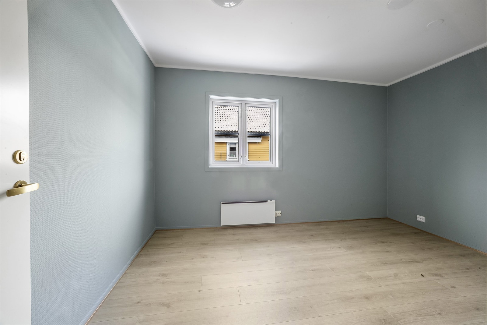 Rommene er malt i tidsriktige farger og er enkle å møblere etter eget ønske. Galleribilde