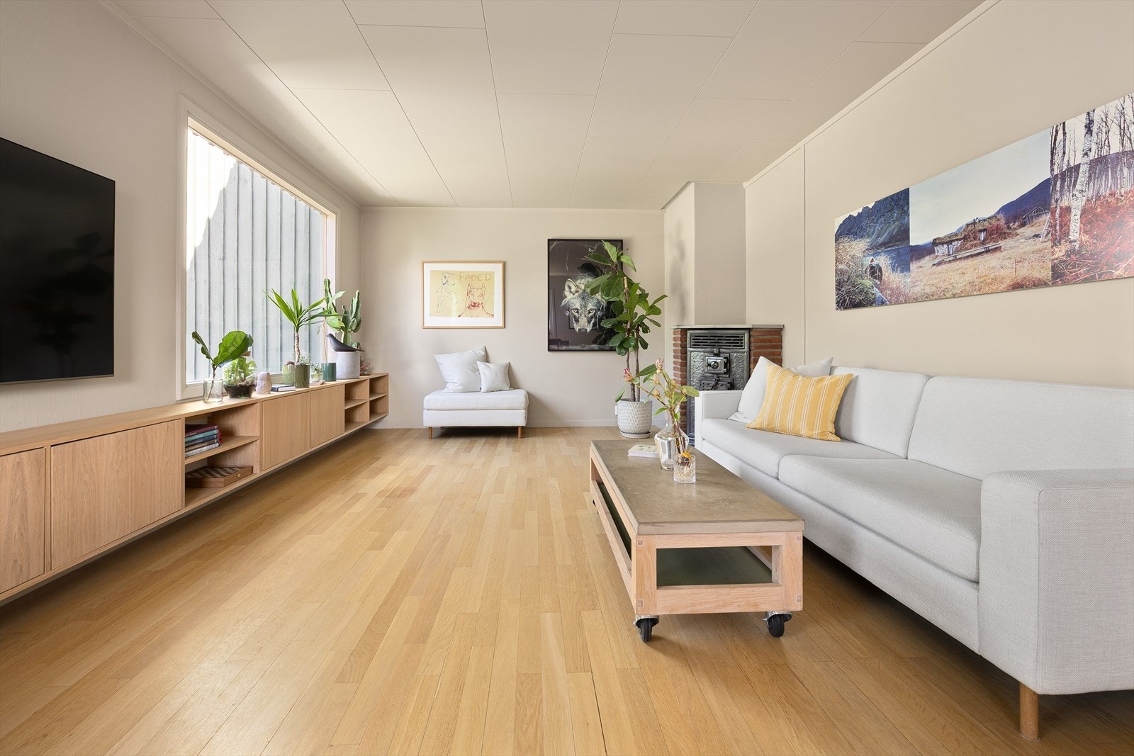Huset ble pusset opp i 2023 med bl.a. nytt parkettgulv, behandling av alle overflater, ny belysning, og oppusset bad. Galleribilde