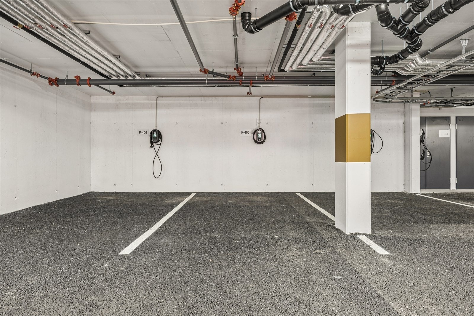 Det medfølger parkeringsplass med elbillader i felles garasjeanlegg. Galleribilde