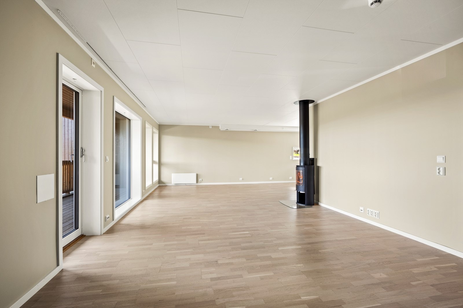 Det er god plass til å møblere stuen i flere soner. Galleribilde