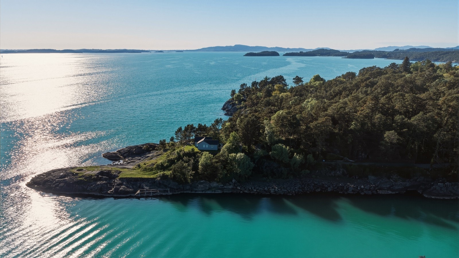 Øyane er et paradis. Vakker, frodig skog, og sjøen ''alltid'' i øyekroken hvor enn på øyene en er. Galleribilde