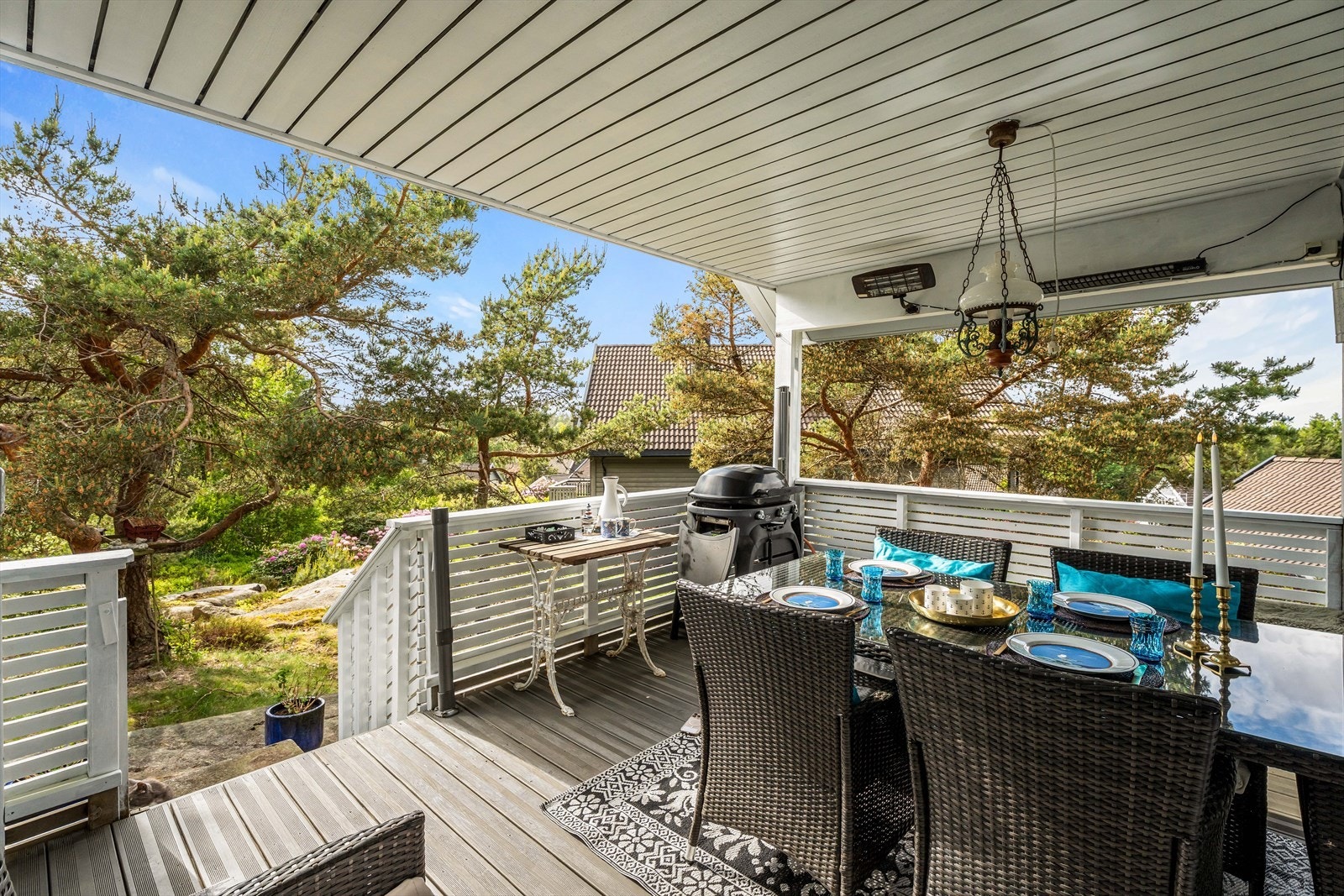 Terrassen er en naturlig forlengelse av stuen i sommerhalvåret. Galleribilde