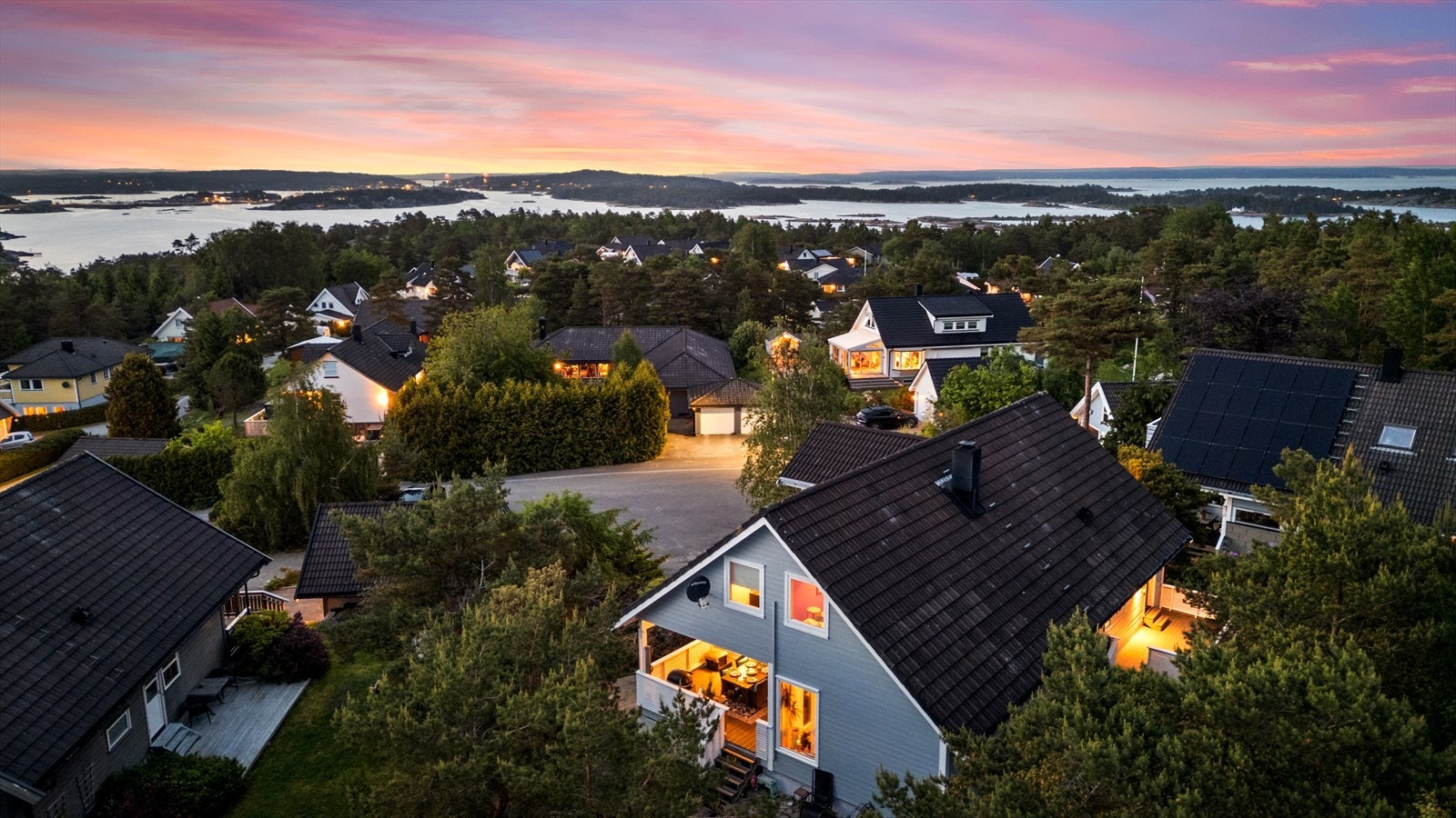 Eiendommen ligger i et veletablert- og rolig boligområde. Galleribilde