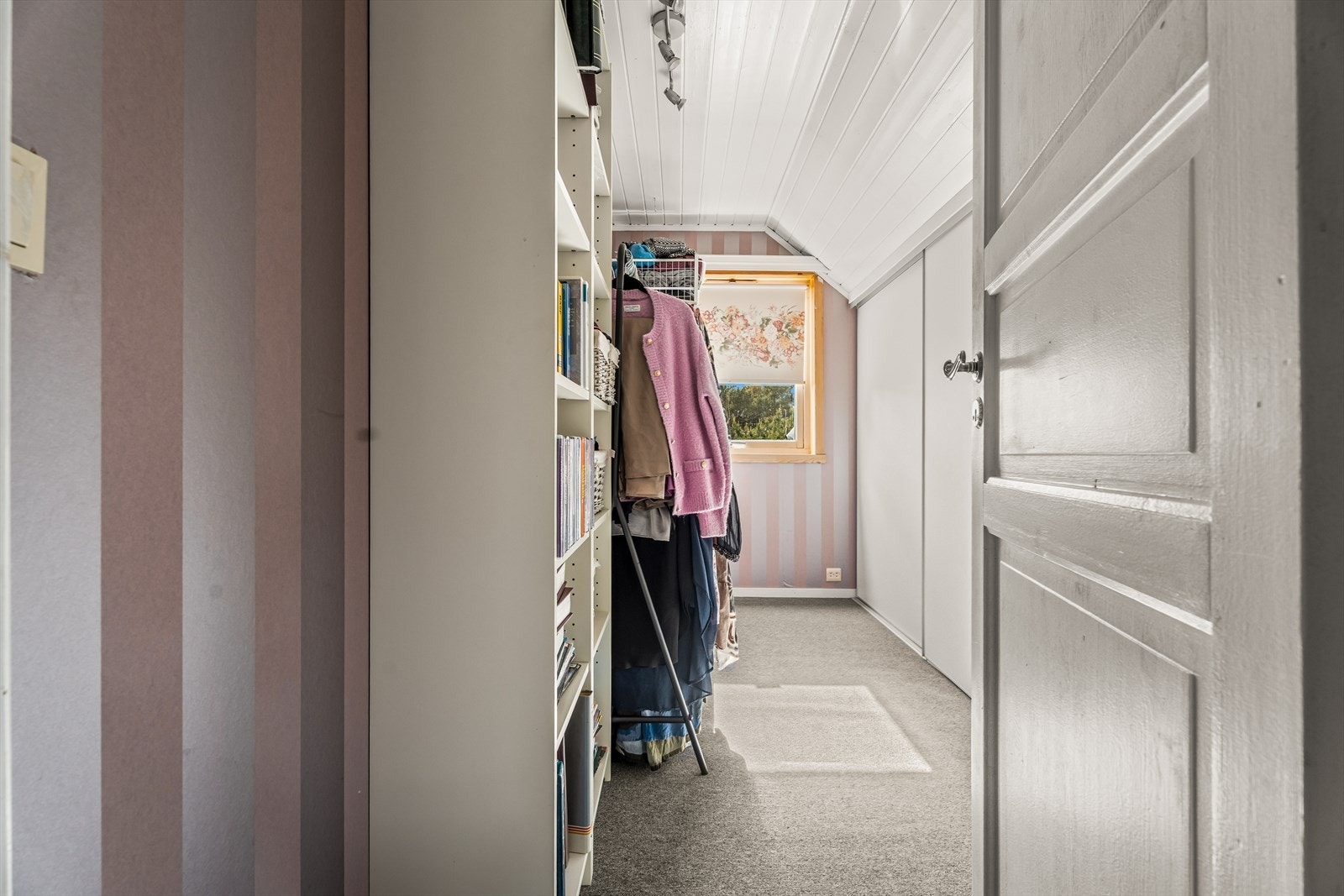 Det minste rommet oppe benyttes i dag som garderberom. Galleribilde