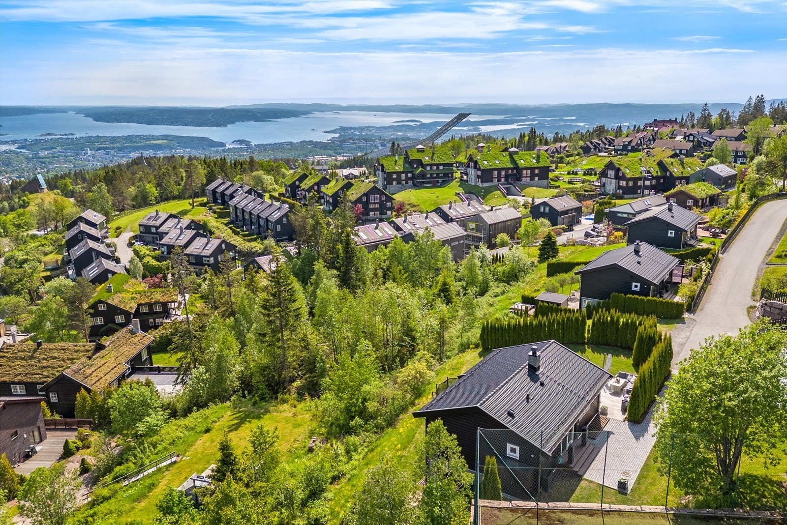 Her bor du bokstavelig talt på toppen av Oslo - omgitt av natur, frisk luft og fantastiske turmuligheter Galleribilde