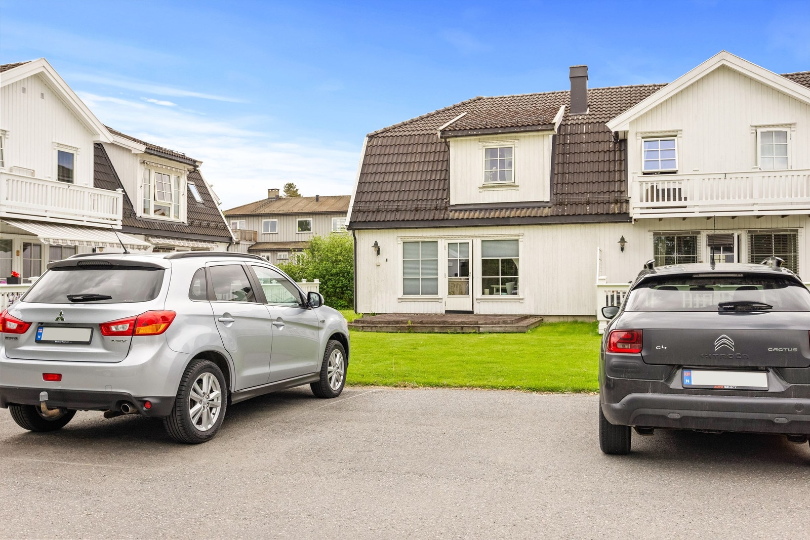Det medfølger en egen biloppstillingsplass på felles parkeringsplass. Galleribilde